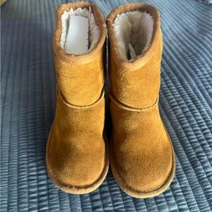 New Koolaburra Tan Suede short toddler Boots